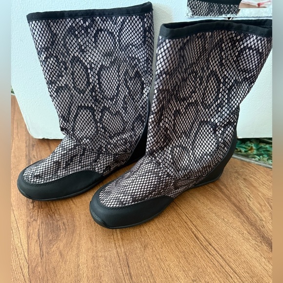 Sporto Snake Print Hidden Wedge Heeled Boot - Picture 2 of 5